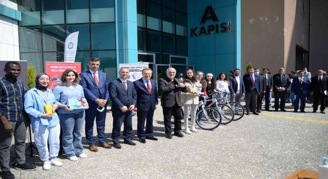 Bursada Kütüphane Haftasında öğrenciler ödüle doydu