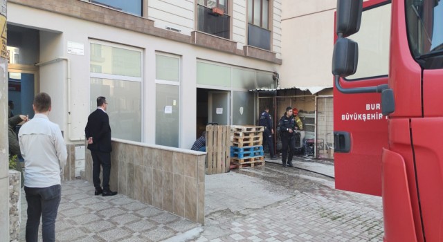 Bursada market deposunda yangın paniği