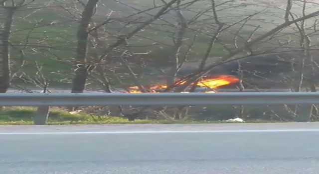 Bursada seyir halindeki otomobil alev alev yandı