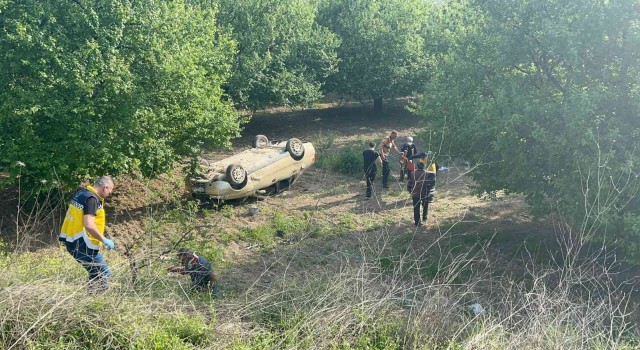 Bursada takla atan otomobilde can pazarı: 4 yaralı