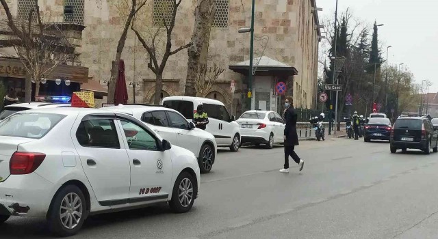 Bursada tehlikeye davetiye çıkaran yayalara sıkı takip