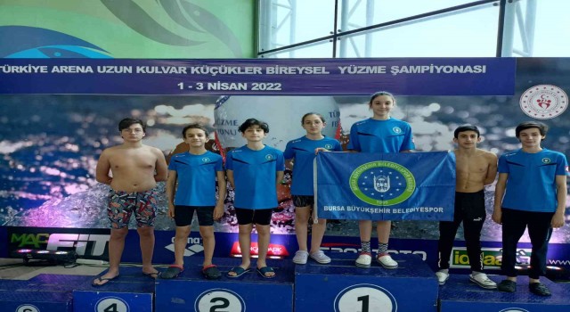Bursalı yüzücüler Trabzondan madalya ile döndü