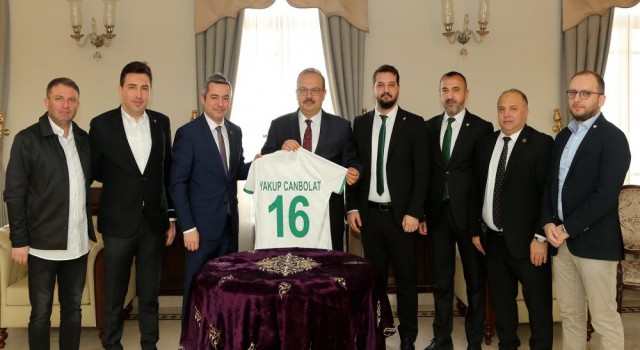 Bursaspor yönetimi Vali Yakup Canbolatı ziyaret etti