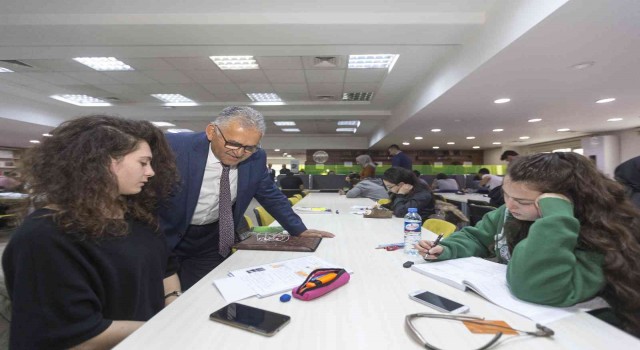 Büyükşehir, 115 bin kitap ile kitapseverlere hizmet veriyor