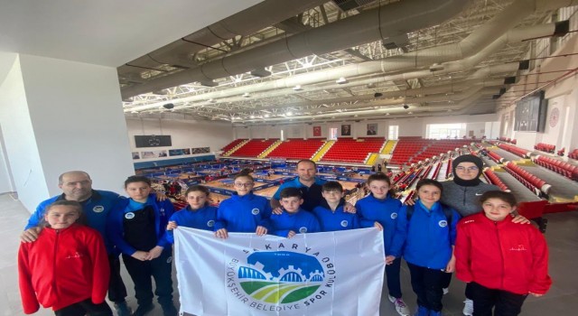 Büyükşehirin minik raketlerinden başarı