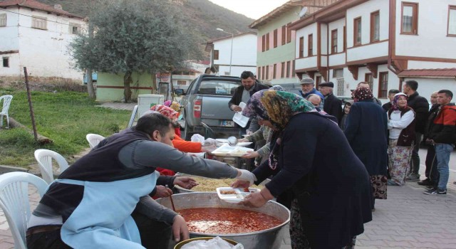 Camicedit Mahalle sakinleri ile iftar sofrasında bir araya geldiler
