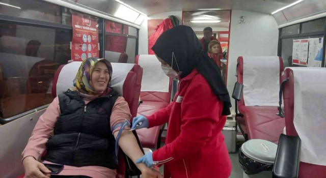 Camii cemaati Teravih sonrası kan verdi