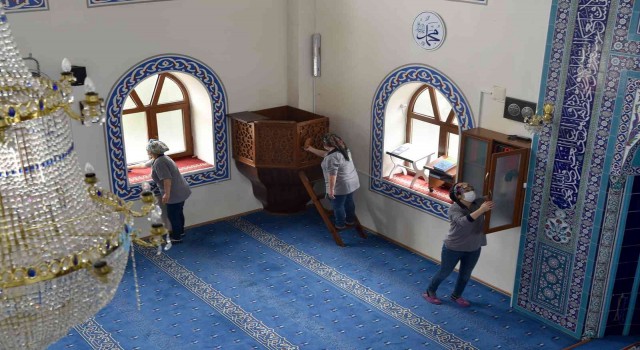 Camilerde Ramazan temizliği
