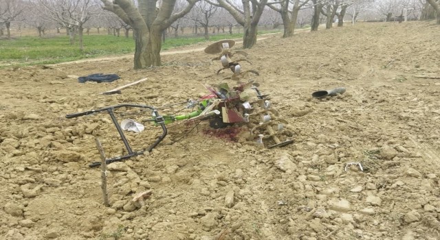 Çapa motoruna ayağını kaptıran çiftçi ağır yaralandı