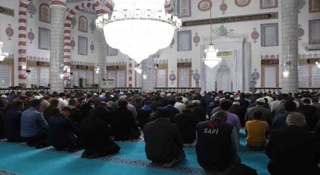 Çarşambada 300 yıllık gelenek yaşatıldı: Enderun usulü teravih kılındı