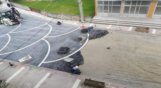Çaydeğirmeni beldesinde bozulan yollar yeniden yapıldı