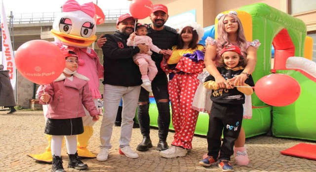 Çekmeköyde ünlü drift pilotu Ertuğrul Makena, otizmli çocuklar ile bir araya geldi