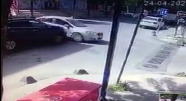Çekmeköyde ‘vukuatlı dört yolda meydana gelen kazalar kamerada