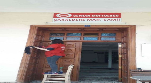 Ceyhanda camilerde temizlik ve bakım çalışması