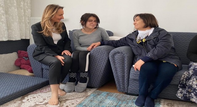 Kılıçdaroğlu'nun eşi Selvi Kılıçdaroğlu, evlatlarını kadın cinayetlerinde yitiren ailelerle buluştu