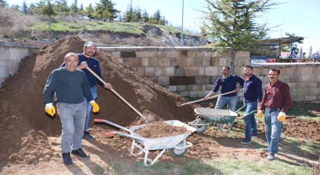 Çiçekler Kaymakam Baytaktan