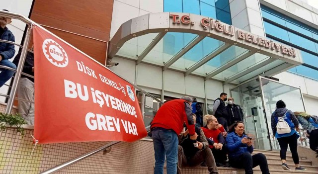 Çiğlide 829 belediye işçisi greve gitti