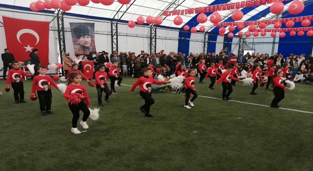 Çıldırda coşkulu 23 Nisan kutlaması