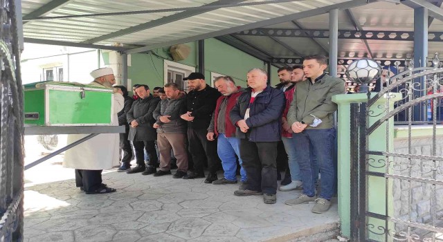 Cinayete kurban giden aile son yolculuğuna uğurlandı
