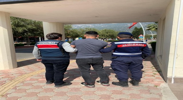 Çocuğa cinsel istismar suçundan aranan kişi, ormandaki barakada saklanırken yakalandı