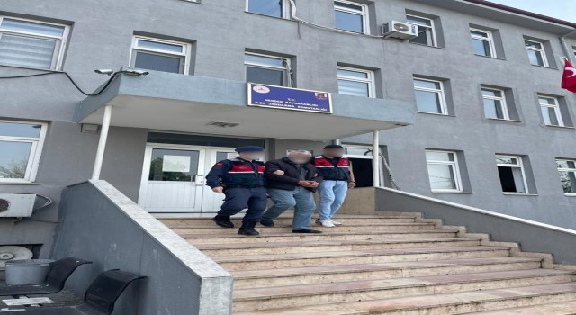 Çocuğa cinsel istismar suçundan aranıyordu jandarma ekiplerince yakalandı