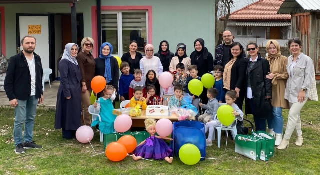 Çocuk kulübü çocukların gönlüne dokunuyor