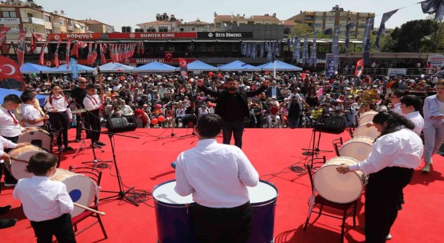 Çocuklar, Aydın Büyükşehir Belediyesiyle 23 Nisanı coşkuyla kutladı