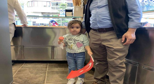 Çocuklar bayramın tadını dondurmayla çıkardı