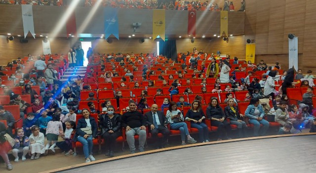 Çocuklar ‘Palyaçolar Sokağı ile eğlendi