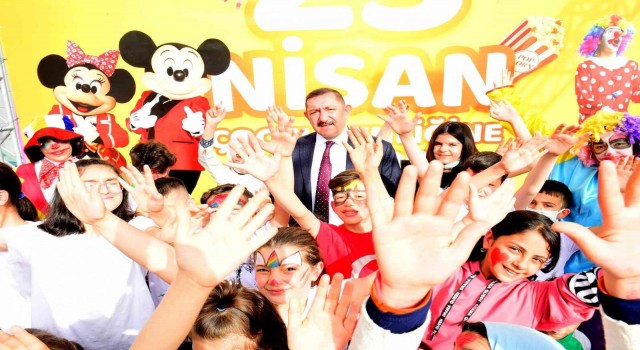 Çocuklar şenlikte gönüllerince eğlendi