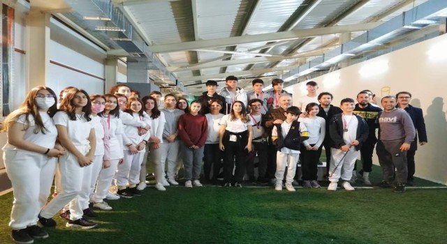 Çocuklardan oklarıyla büyük başarı sergiledi
