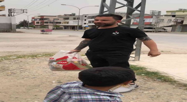 Çocukların Ogün ağabeyinden ihtiyaç sahibi 2 bin 500 aileye gıda kolisi