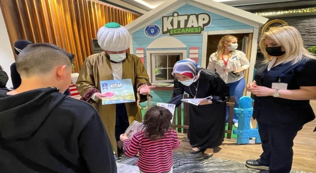 Çocukların reçetesine kitap yazıldı