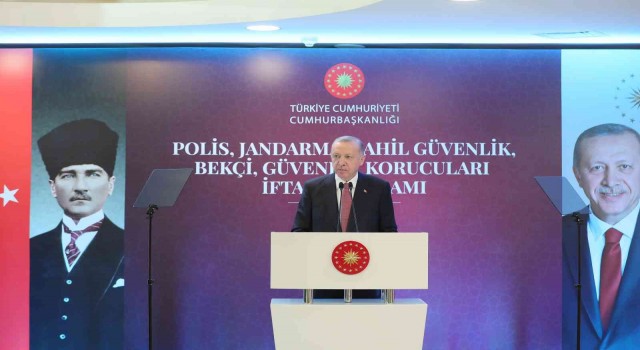 Cumhurbaşkanı Erdoğan: “Teröristlerin tepelerine biniyor, başlarını eziyoruz"
