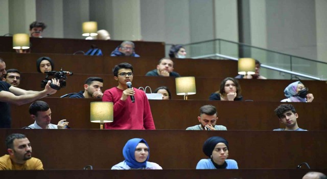 Cumhurbaşkanı Sözcüsü İbrahim Kalın Fatih Merkez Kütüphanesinde gençlerle bir araya geldi