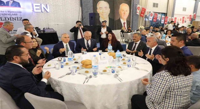 Denizli MHPnin iftar softası, yüzlerce partiliyi buluşturdu
