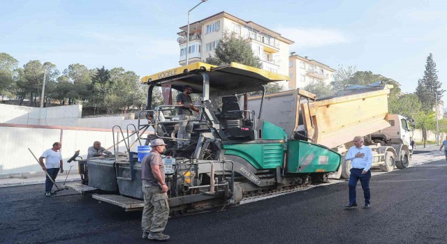 Denizlide caddeler yenilenmeye devam ediyor