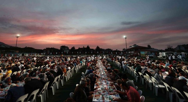 Denizlide iftar sofraları kurulmaya devam ediyor