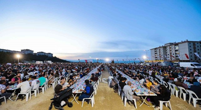 Denizlide iftar sofrası TOKİ evlerinde kuruldu