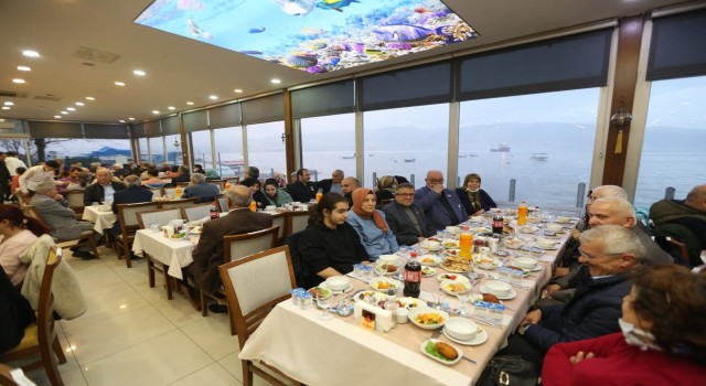 Derincede şehit ve gazi yakınları iftara konuk oldu