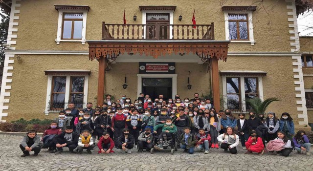 DEÜ Bayrakbilim Müzesine ziyaretçi akını