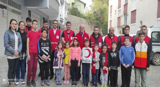 Devrekli Minik Kızılaycılar Afrikaya yardım eli uzattılar