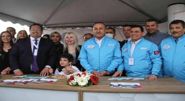 Dışişleri Bakanı Çavuşoğlu, Antalya Bilim Merkezi ve BilimFesti gezdi