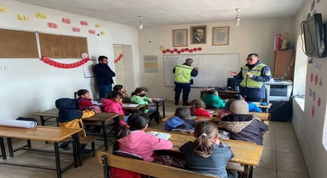 Diyadinde öğrencilere trafik eğitimi verildi