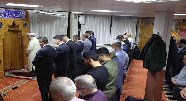 Diyanet İşleri Başkanı Erbaş, DİTİB Yunus Emre Camiinde teravih namazı kıldırdı