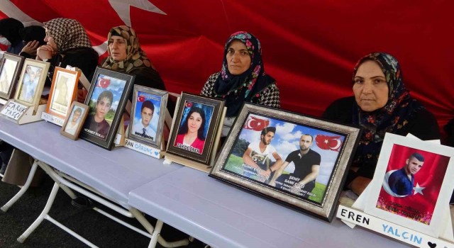 Diyarbakırda 961 gündür evlat nöbetinde olan aileler, çocuklarının yolunu gözlüyor