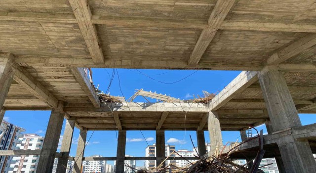 Diyarbakırda cami inşaatının kubbesi çöktü: 5 yaralı