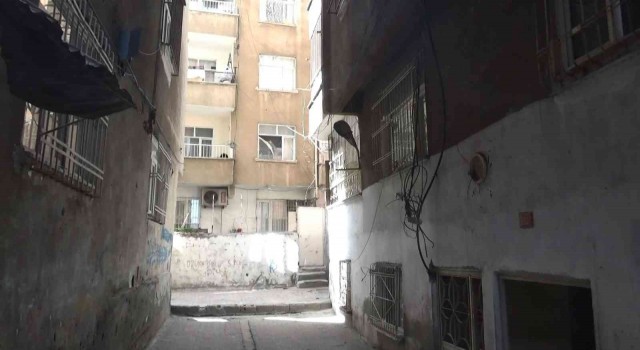 Diyarbakırda hırsızlar karakolun dibinde internet kablolarını çaldı