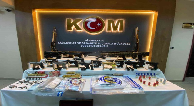 Diyarbakırda ‘koyunlar çetesinin cephanesi sergilendi