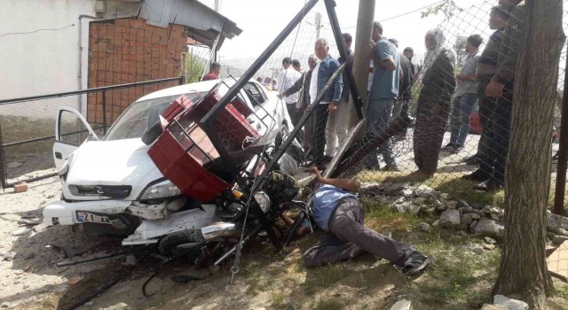 Diyarbakırda motosiklet ile otomobil çarpıştı: 1 yaralı